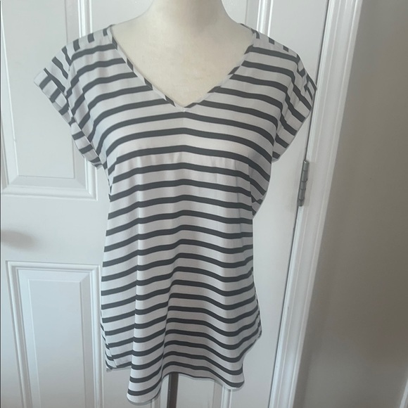 Express women’s Striped Black and White Top size medium - Picture 1 of 9